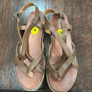 MIA brown sandal. Size 9.